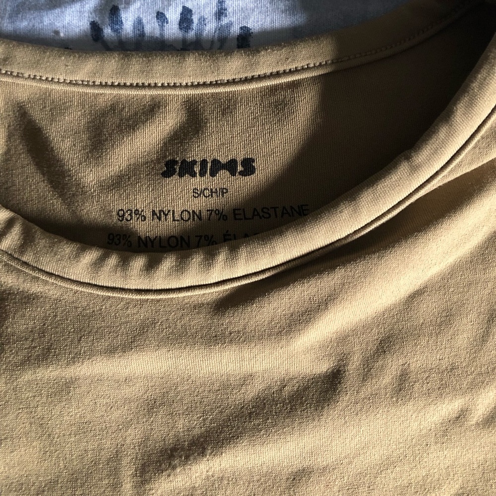 Skims top SMALL
